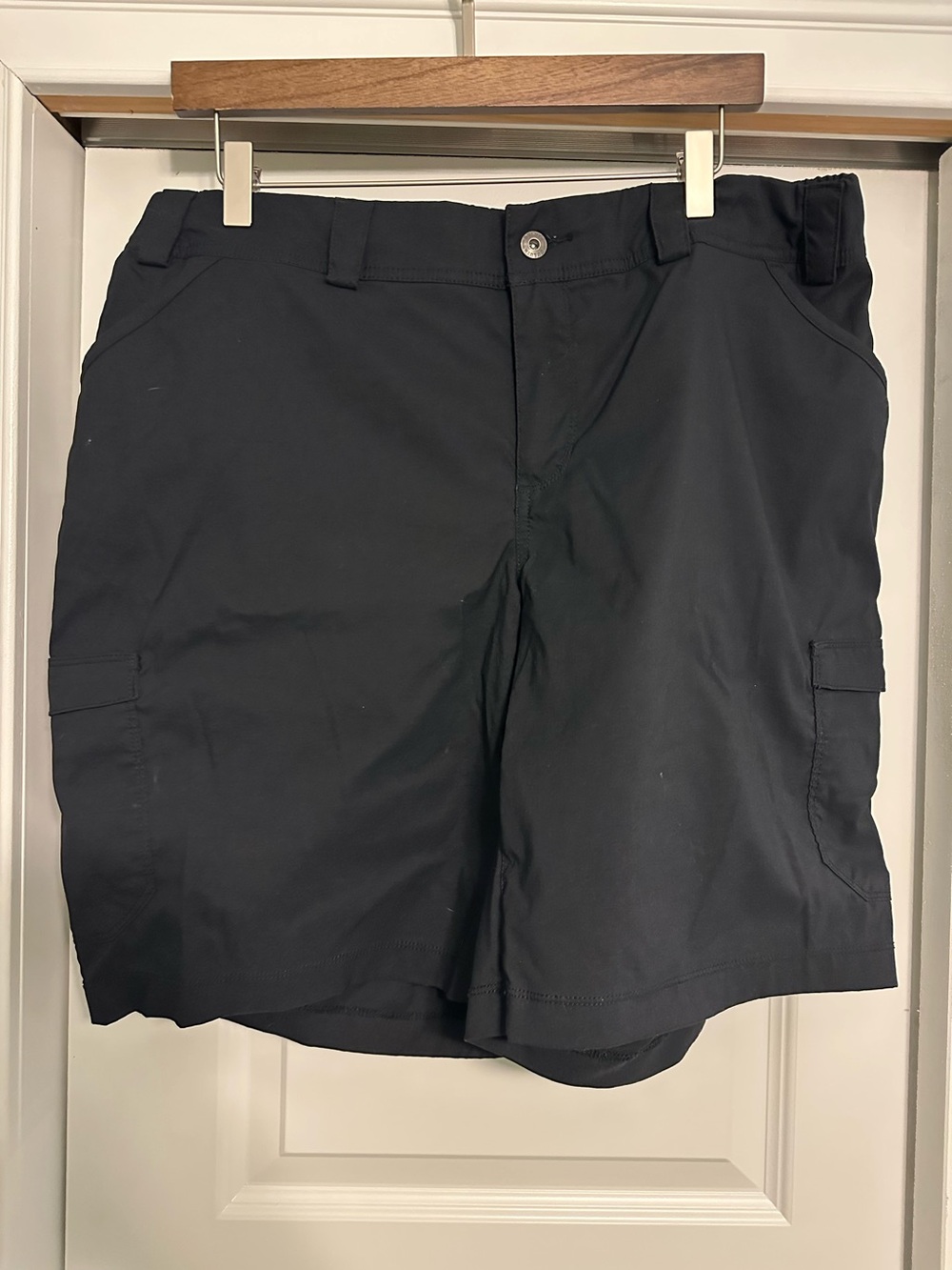 Duluth Trading Co. Women’s 16 Dry on the Fly Cargo 10” Shorts Black Outdoor Gorp
